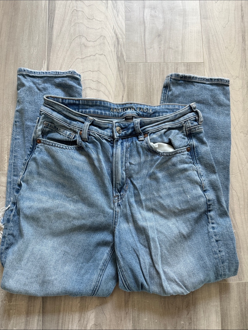 American Eagle Outfitters Women's Straight Leg Jeans - Light Blue Wash